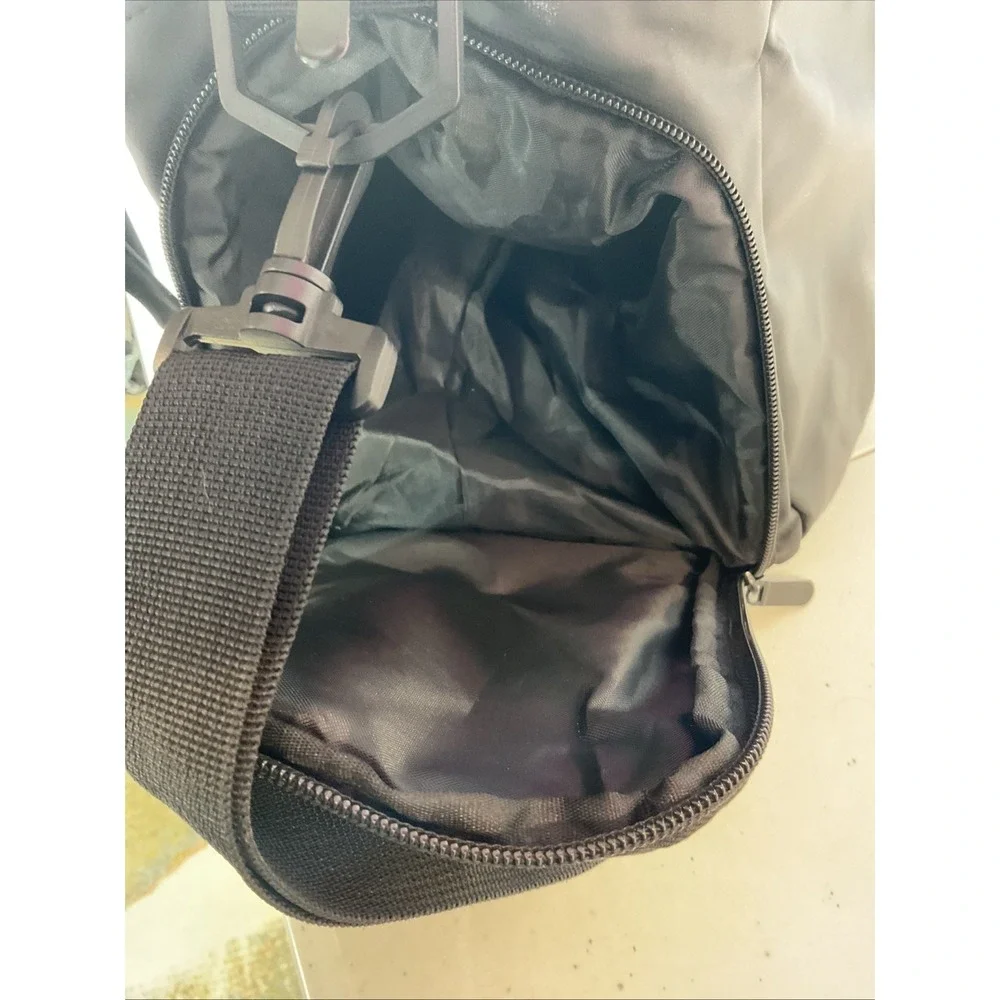 Hotworx Large Duffle Tote Gym Carry On Fitness Bag Shoulder Strap